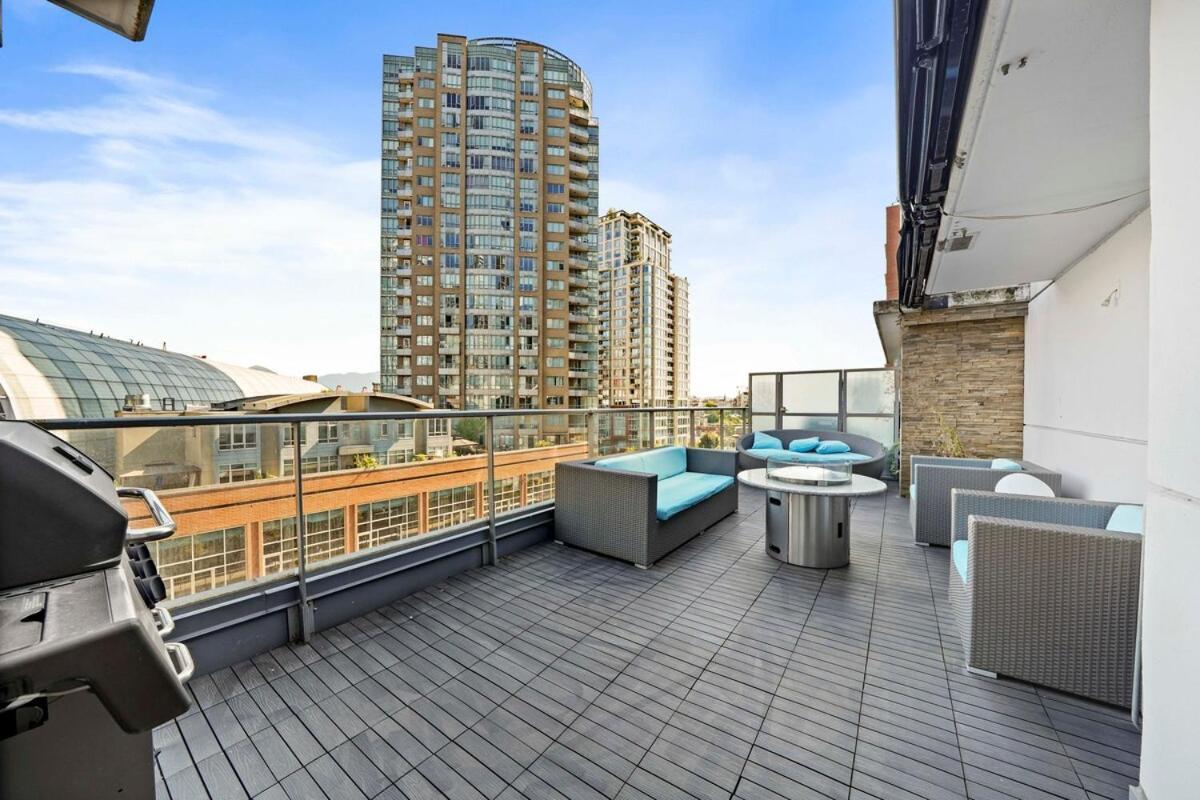 The Vancouver Penthouse, 2-Level, Patios, Hot Tub Apartment Exterior photo